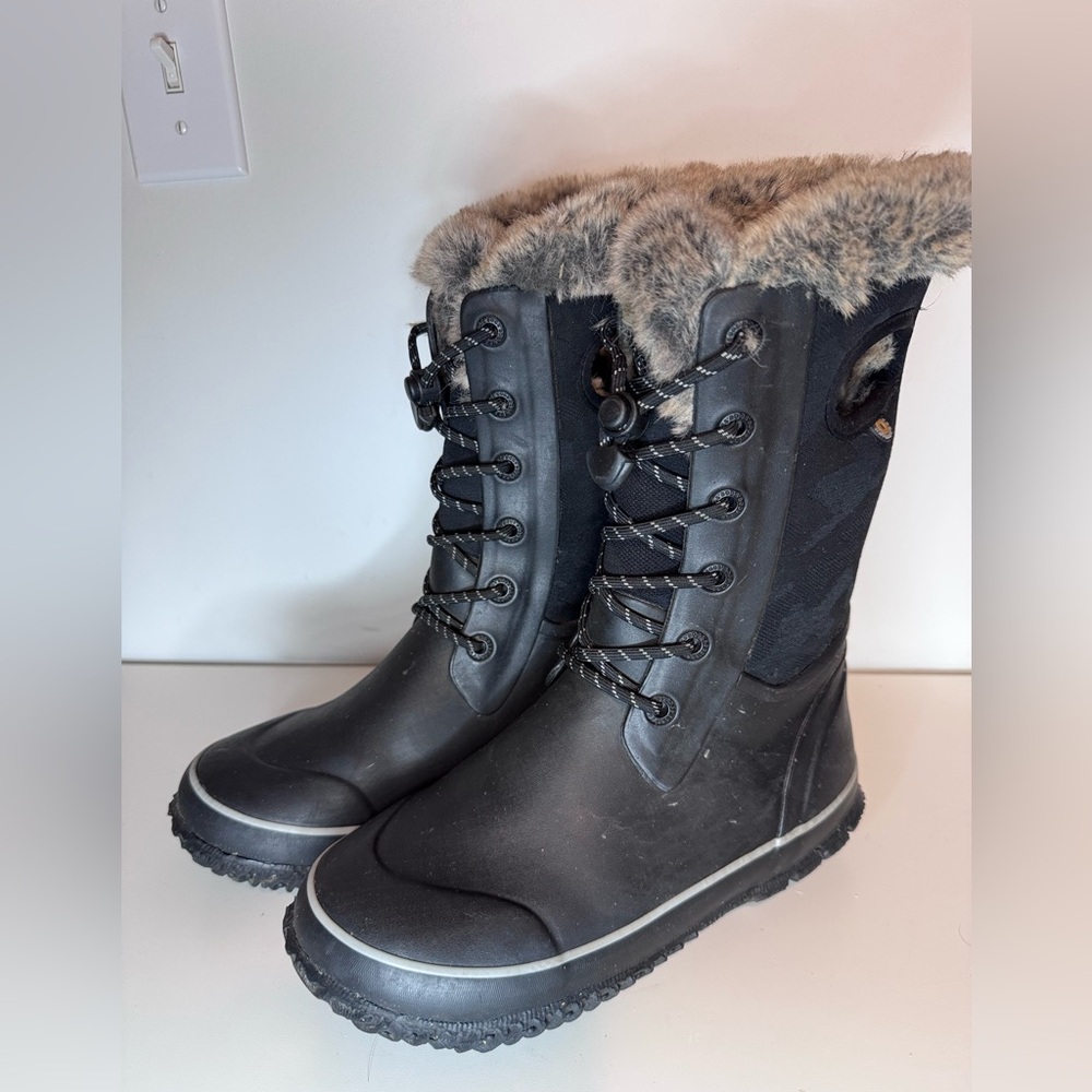 BOGS unisex-child Arcata Snow Boot, like new condition